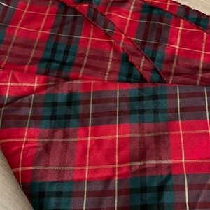 Tablecloth oval. 80x59. Excellent condition.